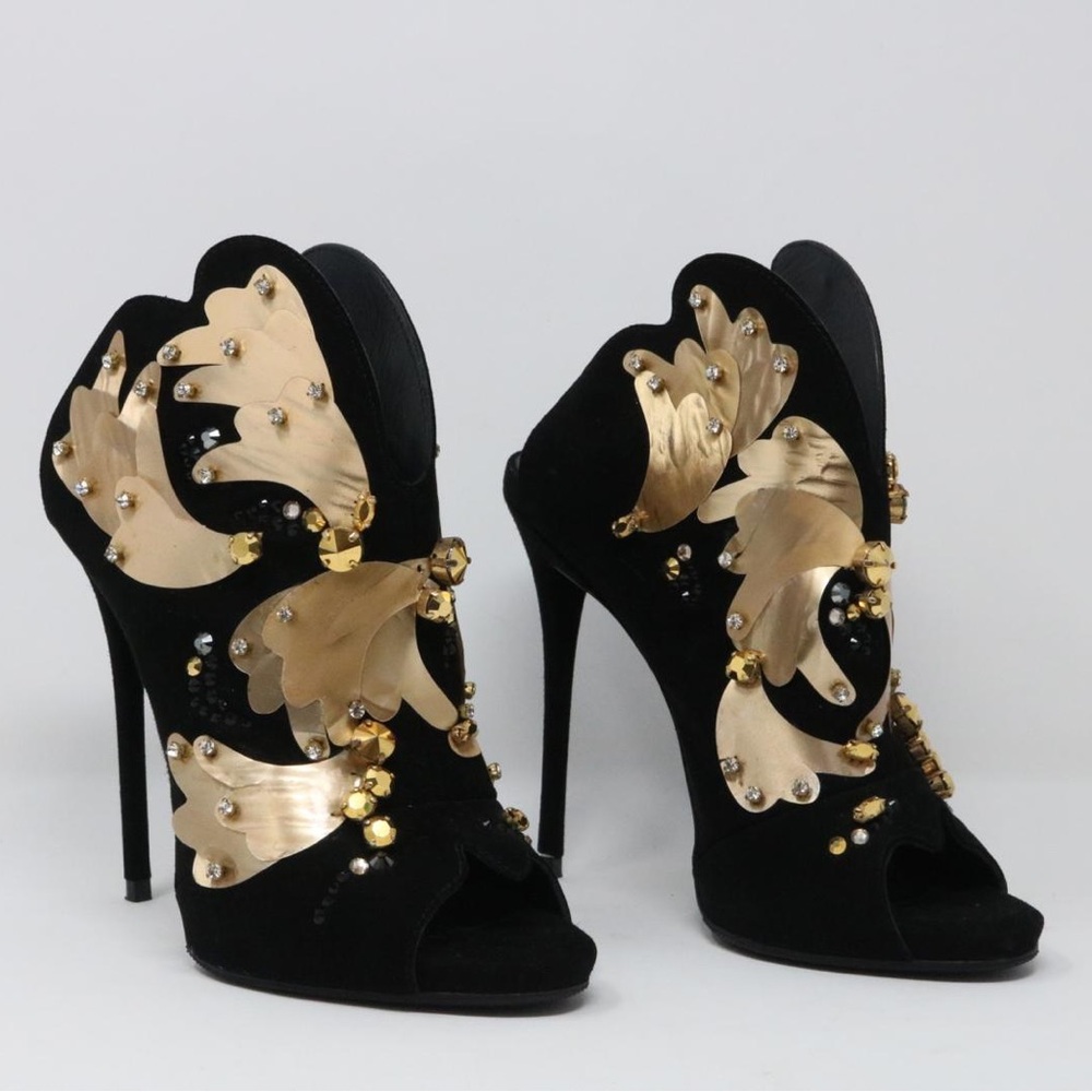 giuseppe zanotti shoes are in perfect condition almost new only one ,size 5.5